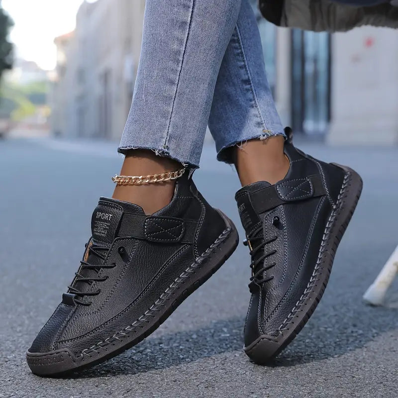 Black / 44 EU